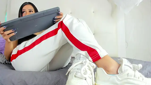 Little Jenni online show from October 25, 1:56 pm