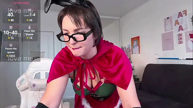 Snapshot of HoneySweetBee chatting on December 31, 12:25 pm HoneySweetBee online show from December 31, 12:25 pm