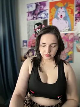 HoneySweetBee online show from April 12, 4:43 pm
