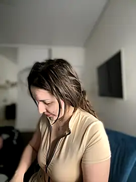 HoneySweetBee online show from November 28, 11:16 pm