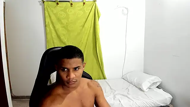 Snapshot of corzoethan chatting on June 19, 12:16 am corzoethan online show from June 19, 12:16 am