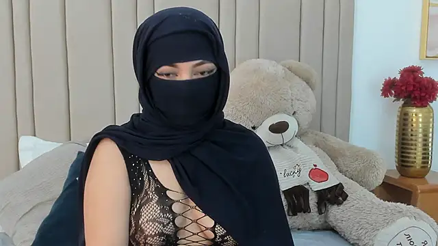 izadii online show from April 15, 6:45 pm