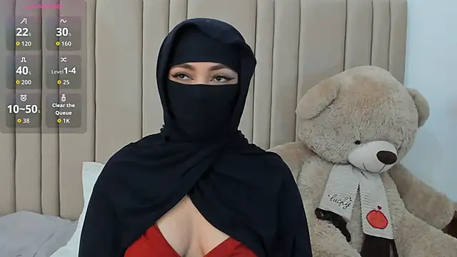 izadii online show from February 3, 7:19 pm