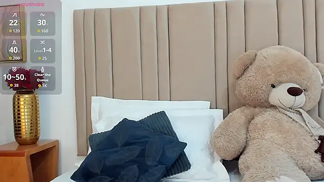 izadii online show from December 5, 7:23 pm