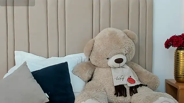 izadii online show from March 18, 7:04 pm