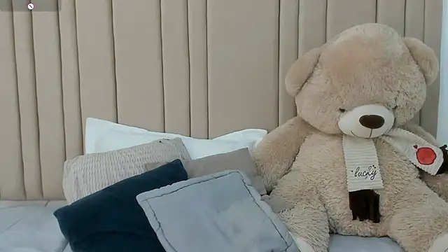 izadii online show from April 16, 9:39 pm