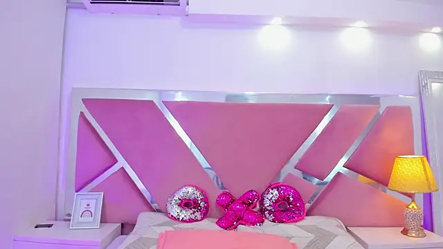 NinnaVous online show from January 13, 2:10 pm