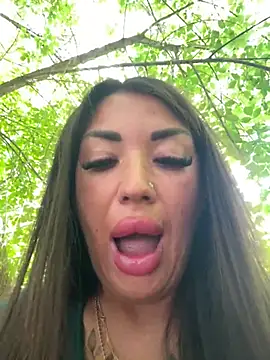 Snapshot of RuslanaXX chatting on June 7, 5:45 am RuslanaXX online show from June 7, 5:45 am