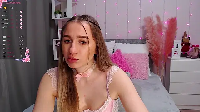 Snapshot of PornoGirlX chatting on February 11, 6:44 pm PornoGirlX online show from February 11, 6:44 pm