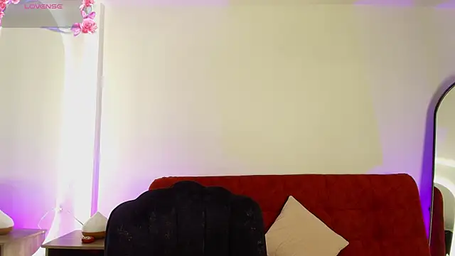 mally s1 online show from April 16, 9:04 pm