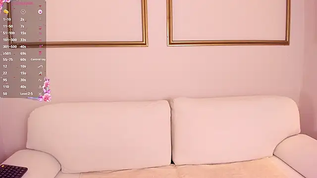 lexiethompson  online show from February 10, 12:04 pm