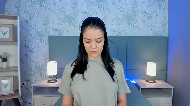 lexiethompson  online show from November 29, 12:05 pm