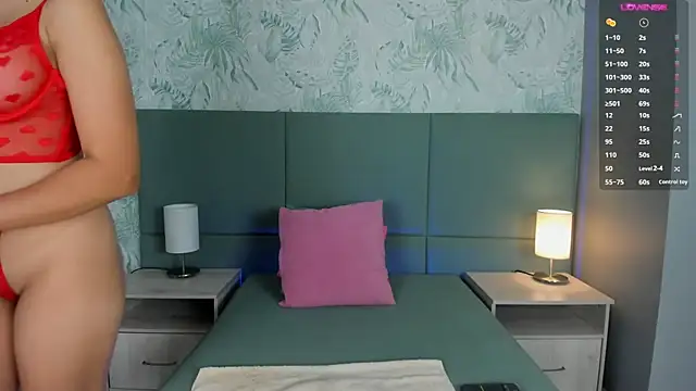 lexiethompson  online show from September 23, 12:12 pm