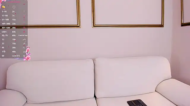 lexiethompson  online show from February 9, 12:14 pm