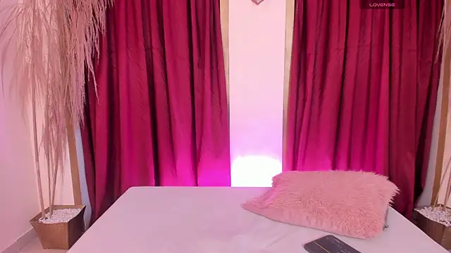 lexiethompson  online show from November 28, 12:05 pm