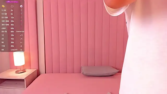 lexiethompson  online show from March 13, 12:10 pm