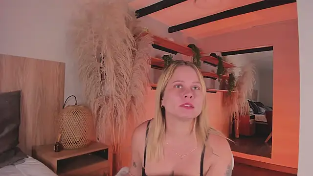 stefanny ruiz  online show from March 12, 12:26 pm