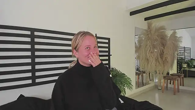 stefanny ruiz  online show from February 18, 6:37 pm