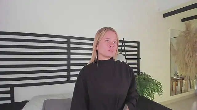 stefanny ruiz  online show from February 18, 12:28 pm