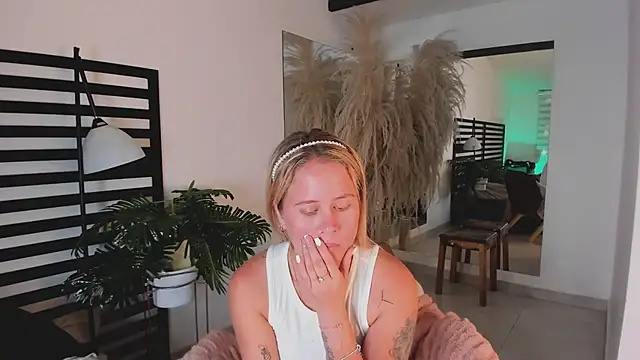 stefanny ruiz  online show from February 14, 3:58 pm