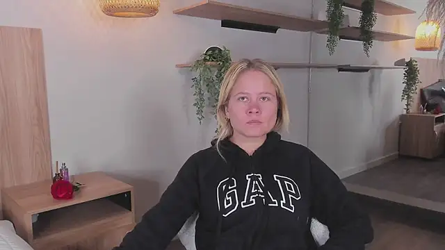 stefanny ruiz  online show from March 22, 12:14 pm