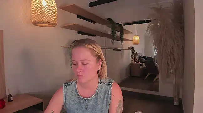 stefanny ruiz  online show from March 15, 3:27 pm