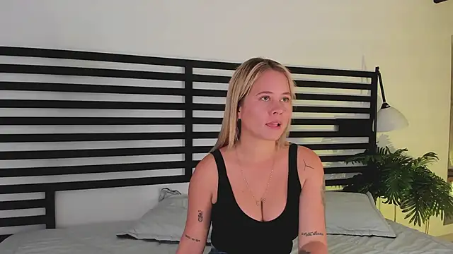 stefanny ruiz  online show from February 6, 12:26 pm