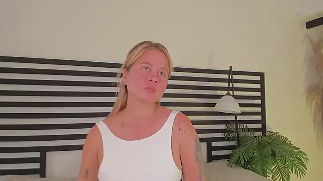 stefanny ruiz  online show from February 17, 3:55 pm