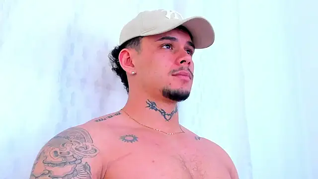 Snapshot of NoahhBrown chatting on October 8, 5:24 pm NoahhBrown online show from October 8, 5:24 pm