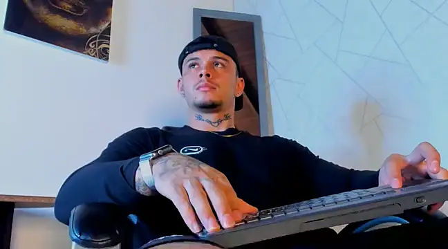 Snapshot of NoahhBrown chatting on March 11, 3:58 am NoahhBrown online show from March 11, 3:58 am