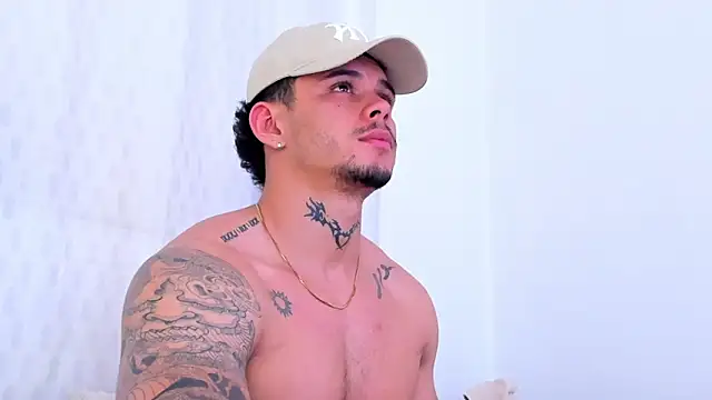 Snapshot of NoahhBrown chatting on September 16, 5:30 am NoahhBrown online show from September 16, 5:30 am