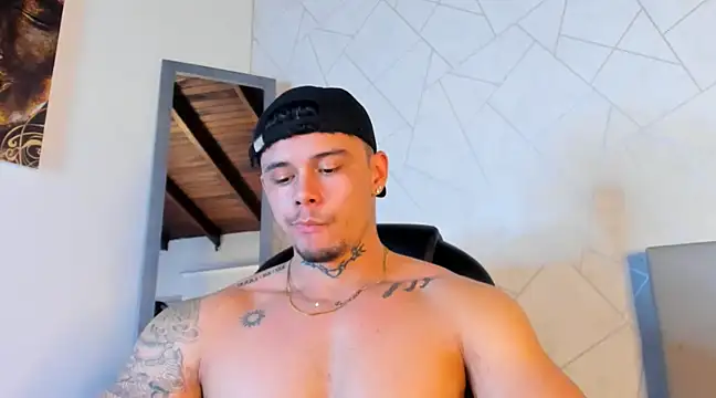 Snapshot of NoahhBrown chatting on March 7, 6:46 am NoahhBrown online show from March 7, 6:46 am