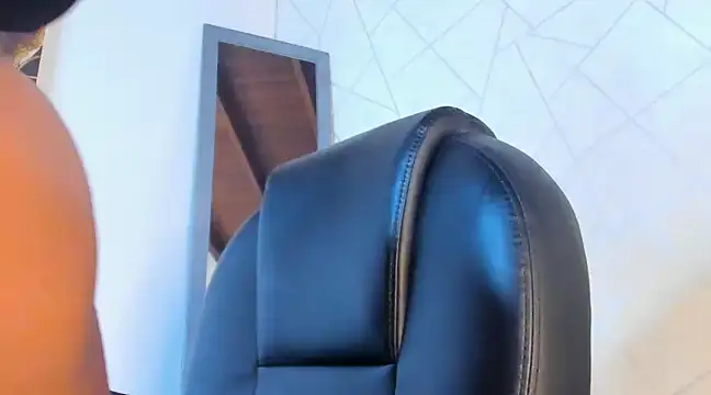 Snapshot of NoahhBrown chatting on March 17, 8:29 am NoahhBrown online show from March 17, 8:29 am