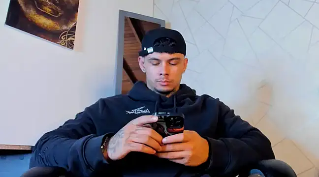 Snapshot of NoahhBrown chatting on March 7, 3:29 am NoahhBrown online show from March 7, 3:29 am