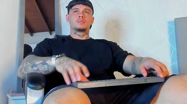 Snapshot of NoahhBrown chatting on March 19, 3:30 am NoahhBrown online show from March 19, 3:30 am