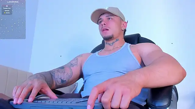 Snapshot of NoahhBrown chatting on November 5, 4:59 am NoahhBrown online show from November 5, 4:59 am