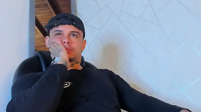 Snapshot of NoahhBrown chatting on March 15, 2:56 am NoahhBrown online show from March 15, 2:56 am