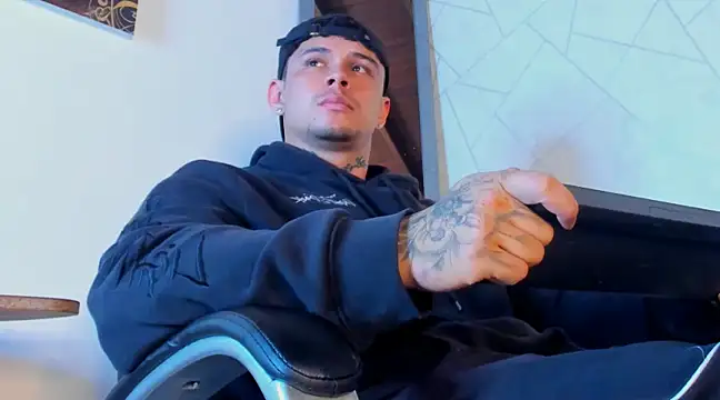 Snapshot of NoahhBrown chatting on March 12, 3:13 am NoahhBrown online show from March 12, 3:13 am