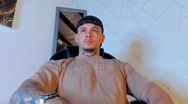 Snapshot of NoahhBrown chatting on March 8, 3:17 am NoahhBrown online show from March 8, 3:17 am