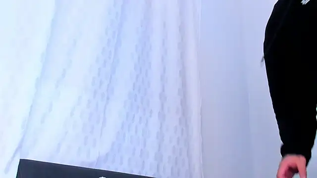 Snapshot of NoahhBrown chatting on October 15, 11:35 pm NoahhBrown online show from October 15, 11:35 pm