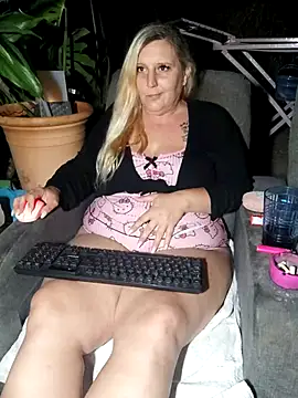 BecciDeluxe online show from June 13, 10:19 pm