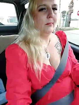 BecciDeluxe online show from December 19, 11:45 am