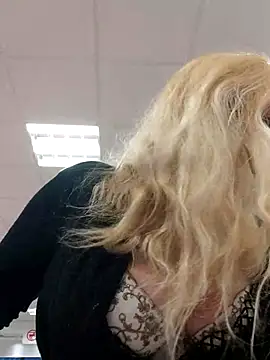 BecciDeluxe online show from January 9, 4:58 pm