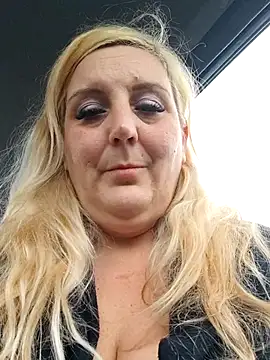 BecciDeluxe online show from January 6, 9:02 am