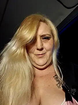 BecciDeluxe online show from December 22, 8:42 pm