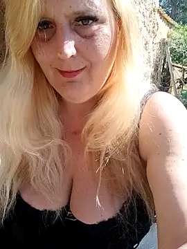 BecciDeluxe online show from February 23, 12:28 pm