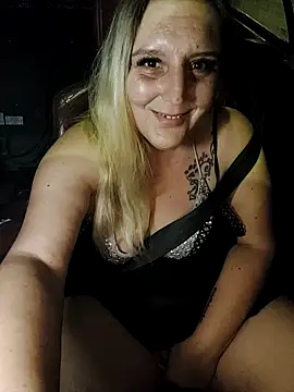Snapshot of BecciDeluxe chatting on September 24, 9:43 pm BecciDeluxe online show from September 24, 9:43 pm