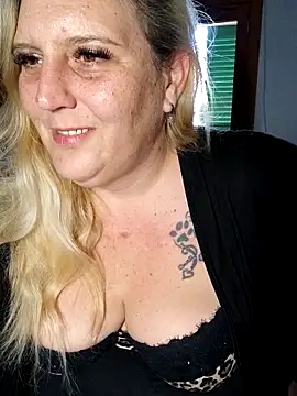 BecciDeluxe online show from May 8, 10:41 am