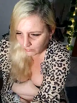 BecciDeluxe online show from March 23, 10:48 am