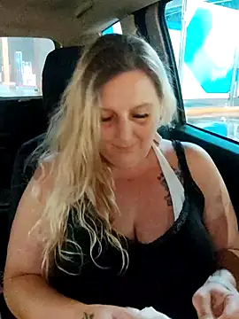BecciDeluxe online show from July 17, 8:17 pm